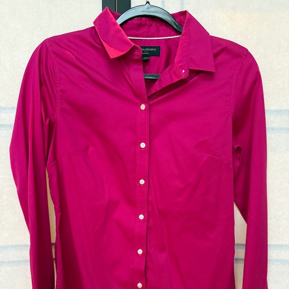 EUC Banana Republic Non-Iron Fitted Stretch Sateen Career Shirt - Women's 8 - Picture 2 of 5